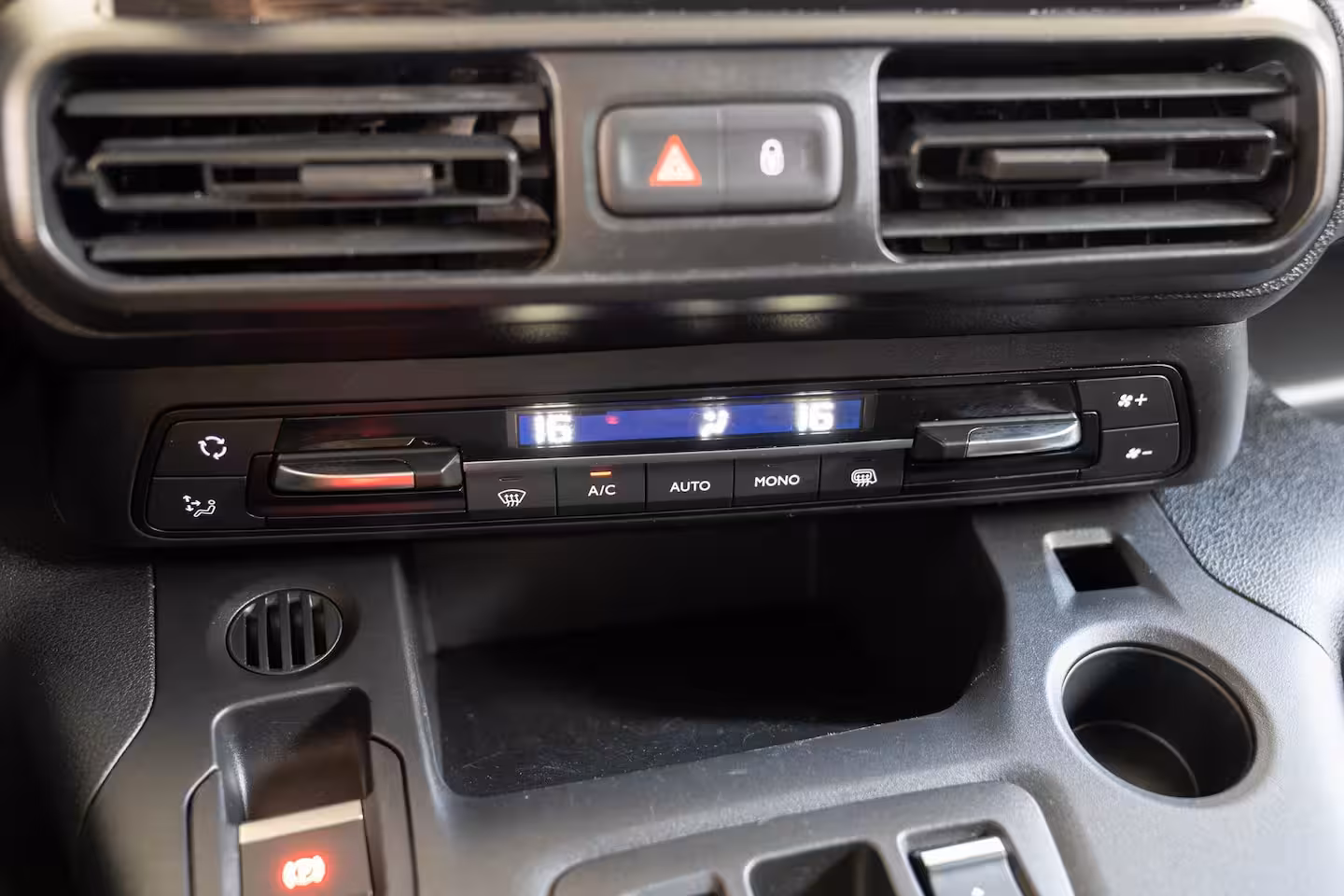 Fiat E-Doblo 136 L1 50 kWh | Laadruimte Pakket | Camera | Navigatie | Parkeersensoren | Apple Carplay &