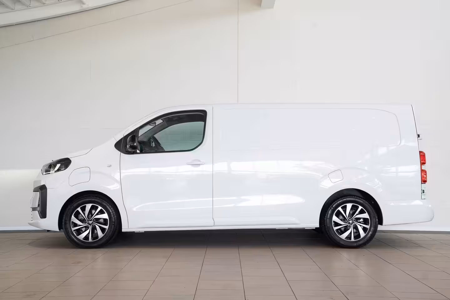 Fiat E-Scudo L3 75 kWh | SOH 97% | Camera | Laadruimtepakket | Apple Carplay & Android Auto | Buitenspi