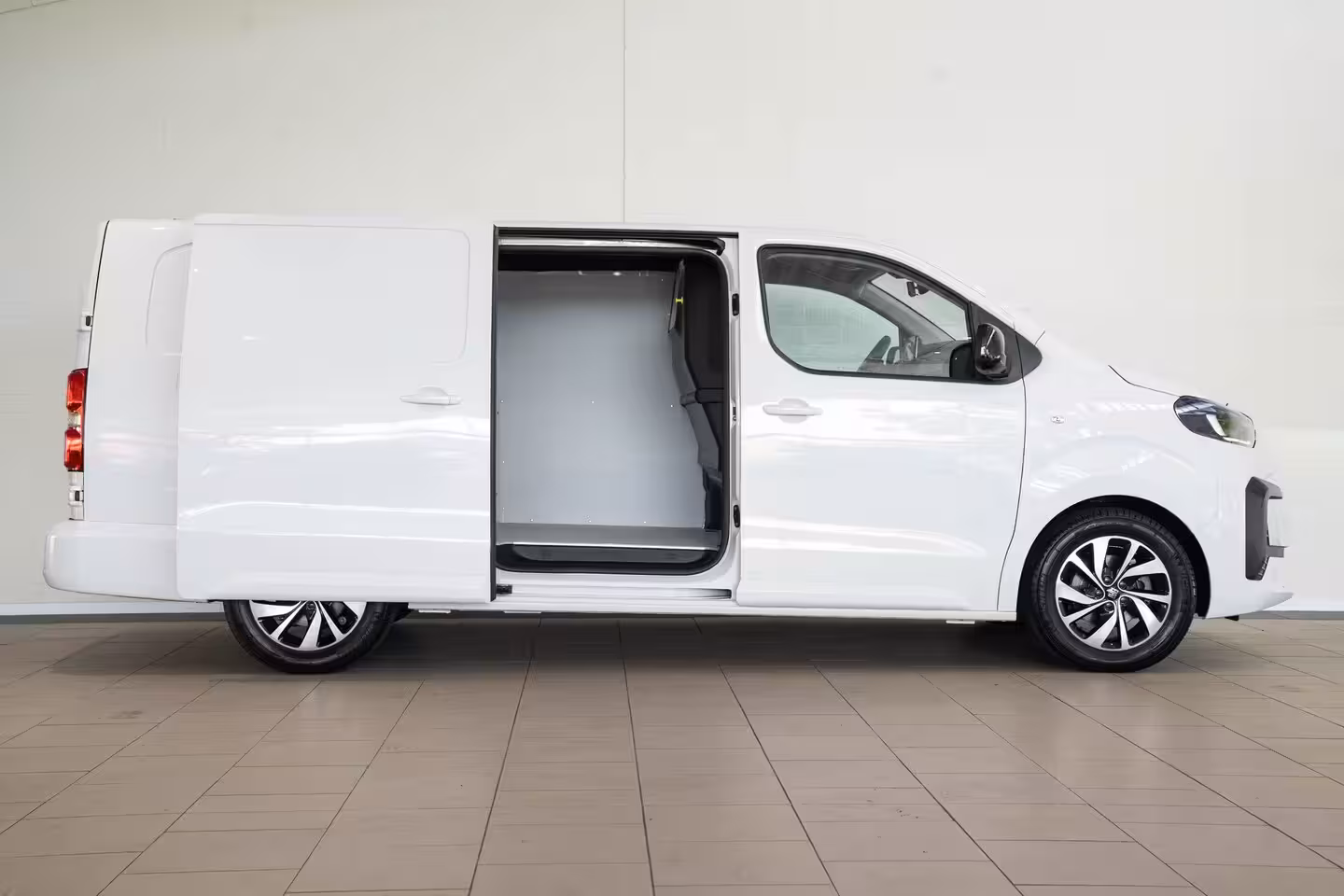 Fiat E-Scudo L3 75 kWh | SOH 97% | Camera | Laadruimtepakket | Apple Carplay & Android Auto | Buitenspi