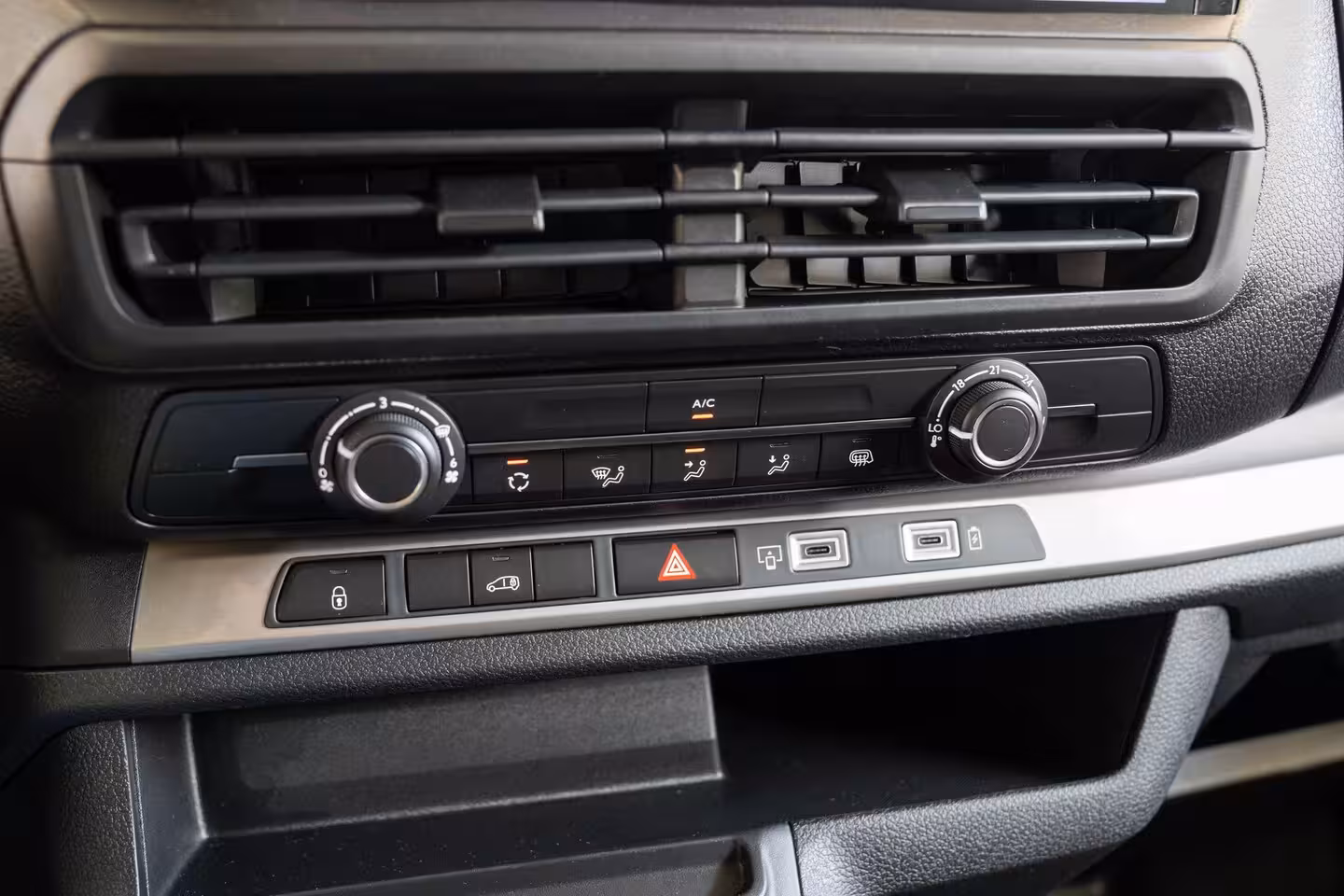 Fiat E-Scudo L3 75 kWh | SOH 97% | Camera | Laadruimtepakket | Apple Carplay & Android Auto | Buitenspi