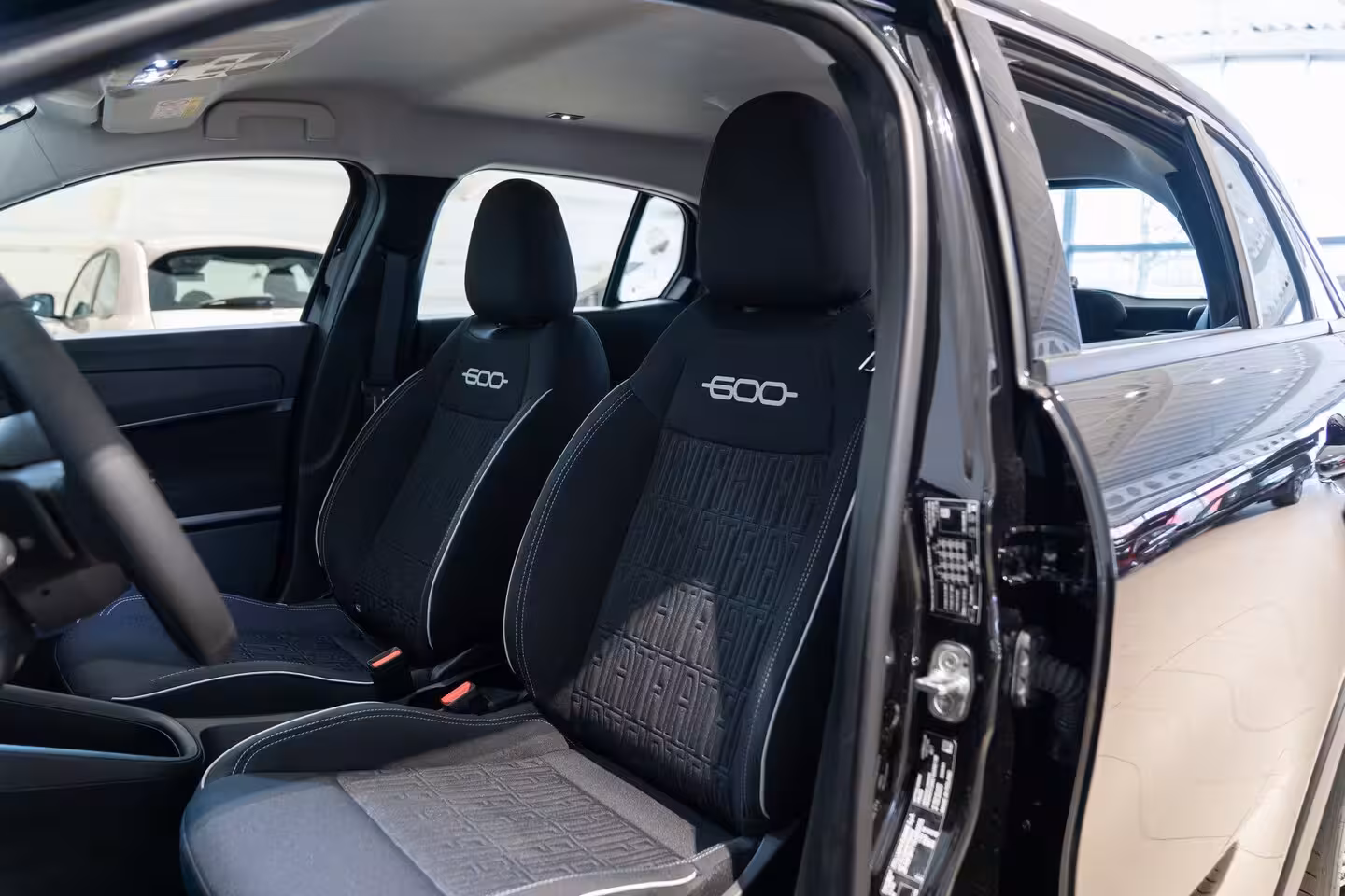 Fiat 600 1.2 Hybrid Urban | Apple Carplay & Android Auto | Parkeersensoren | Bluetooth | Cruise Con