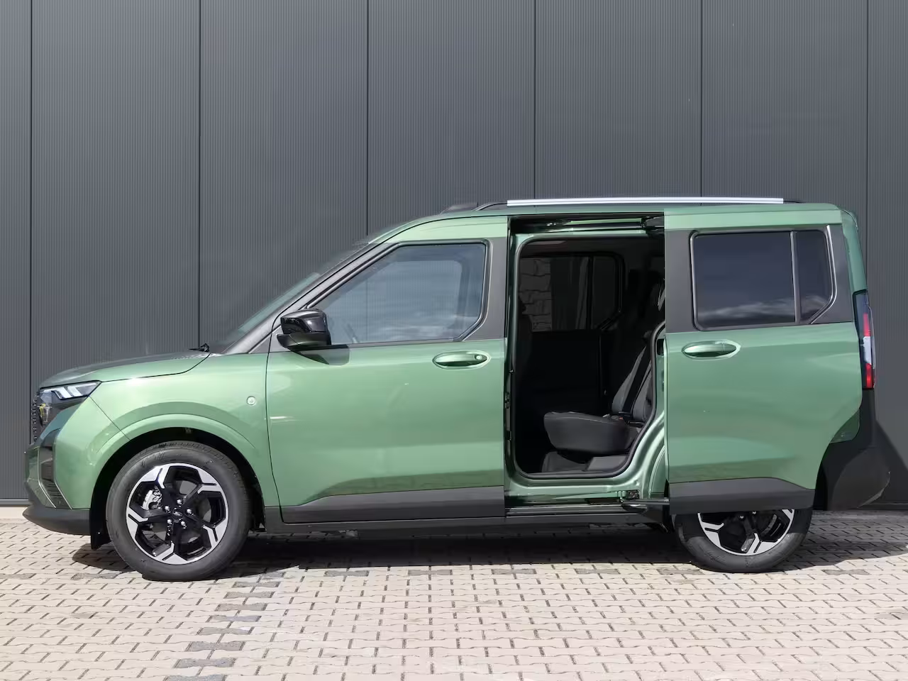 Ford Tourneo Courier BEV Titanium | Achterlichten LED | BLIS met Cross Traffic Alert | Dagrijlicht LED
