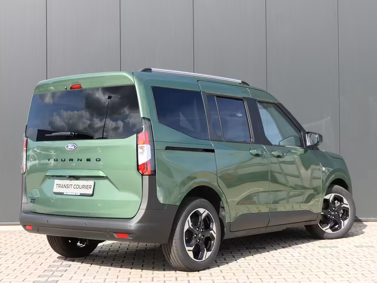 Ford Tourneo Courier BEV Titanium | Achterlichten LED | BLIS met Cross Traffic Alert | Dagrijlicht LED