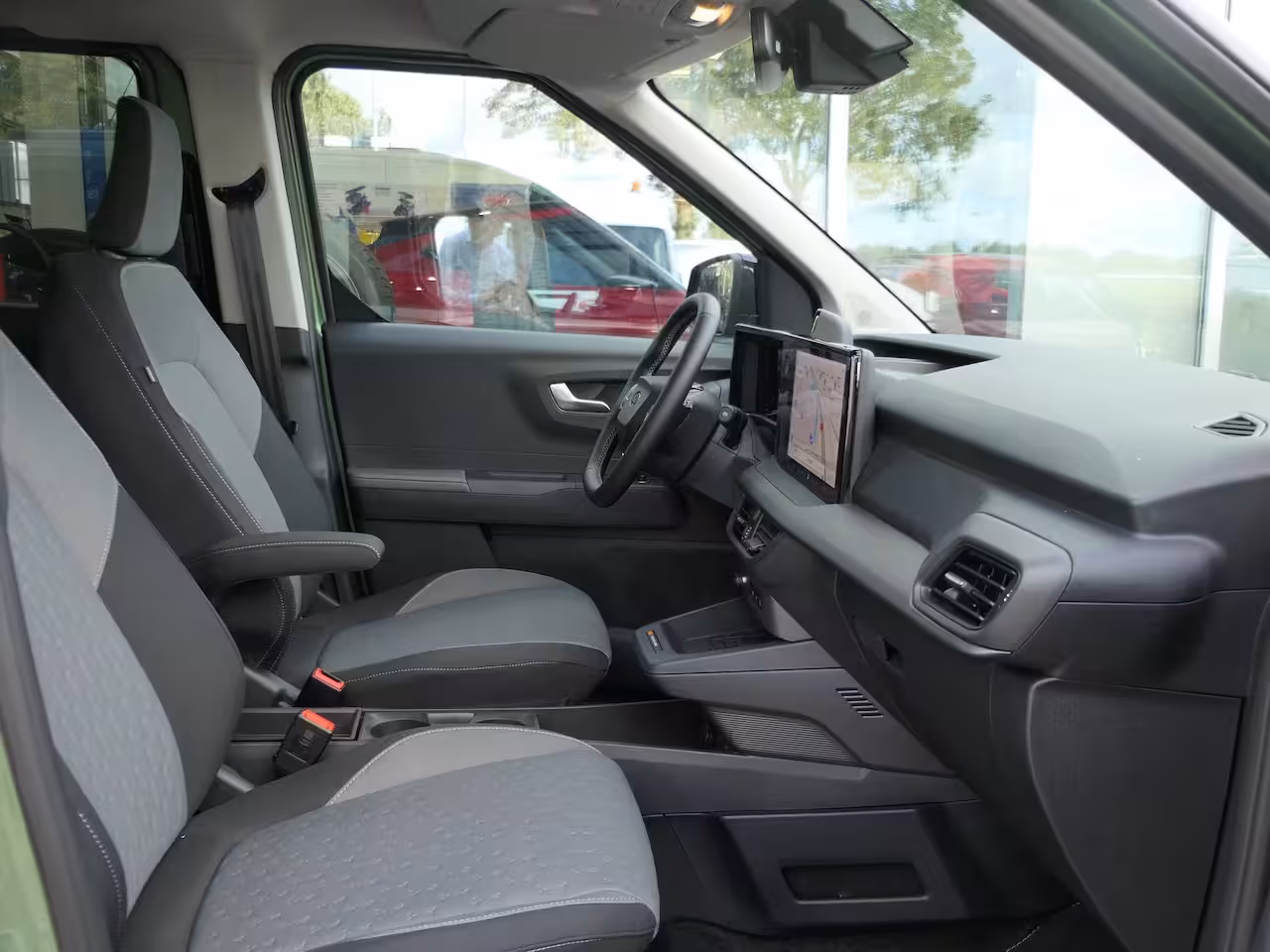 Ford Tourneo Courier BEV Titanium | Achterlichten LED | BLIS met Cross Traffic Alert | Dagrijlicht LED