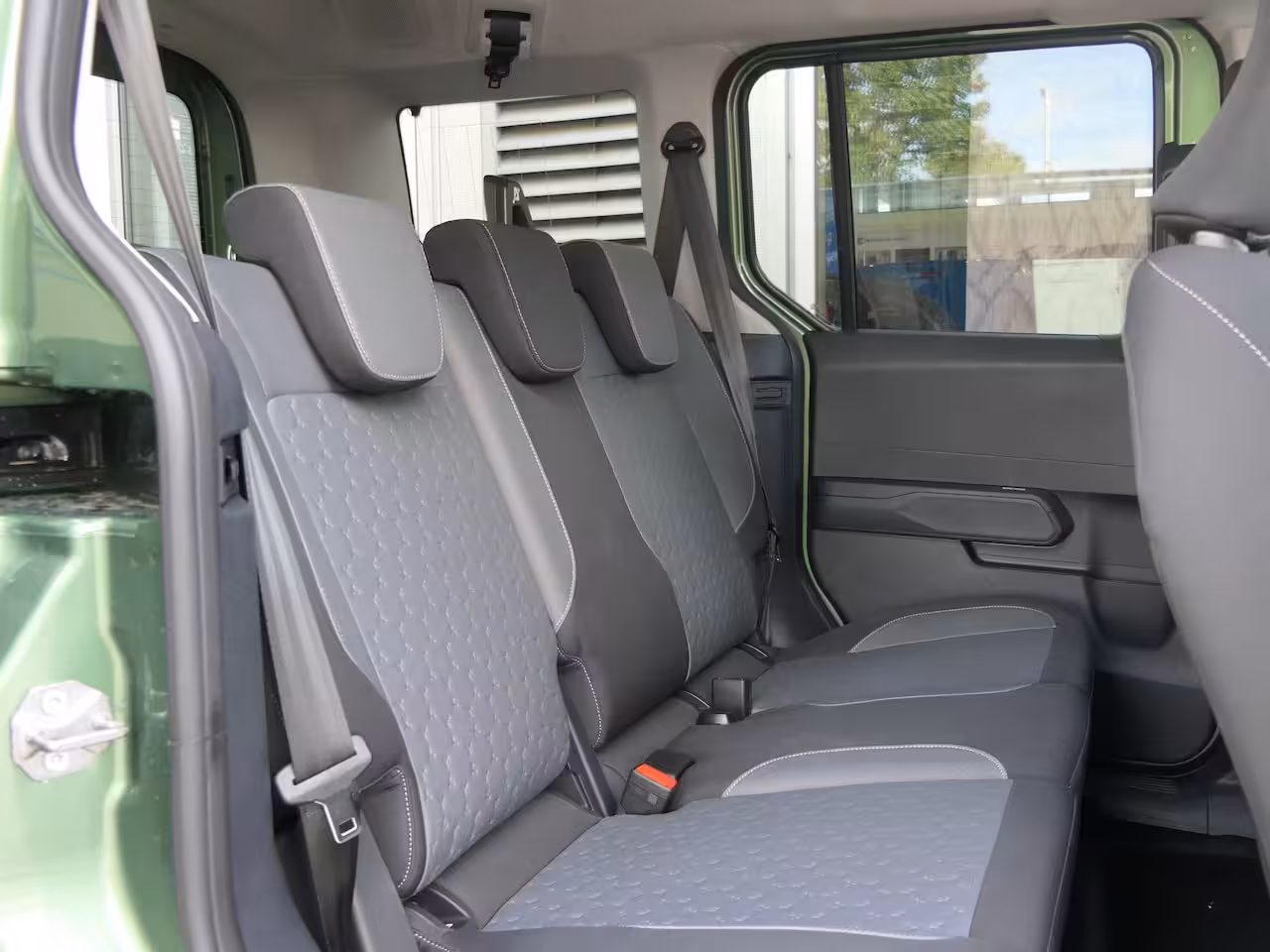 Ford Tourneo Courier BEV Titanium | Achterlichten LED | BLIS met Cross Traffic Alert | Dagrijlicht LED