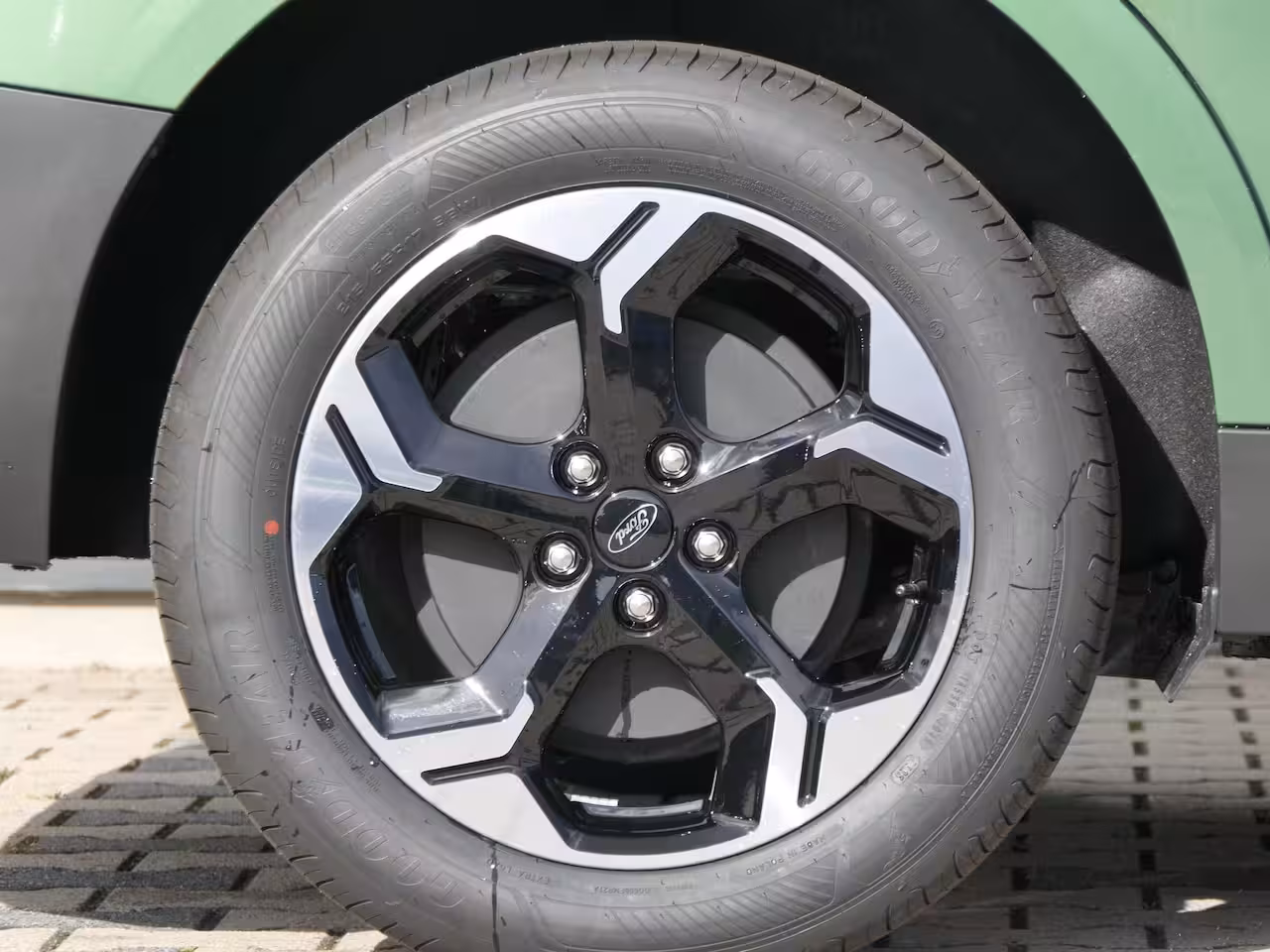Ford Tourneo Courier BEV Titanium | Achterlichten LED | BLIS met Cross Traffic Alert | Dagrijlicht LED
