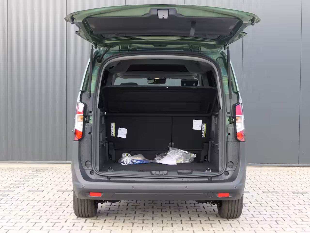 Ford Tourneo Courier BEV Titanium | Achterlichten LED | BLIS met Cross Traffic Alert | Dagrijlicht LED