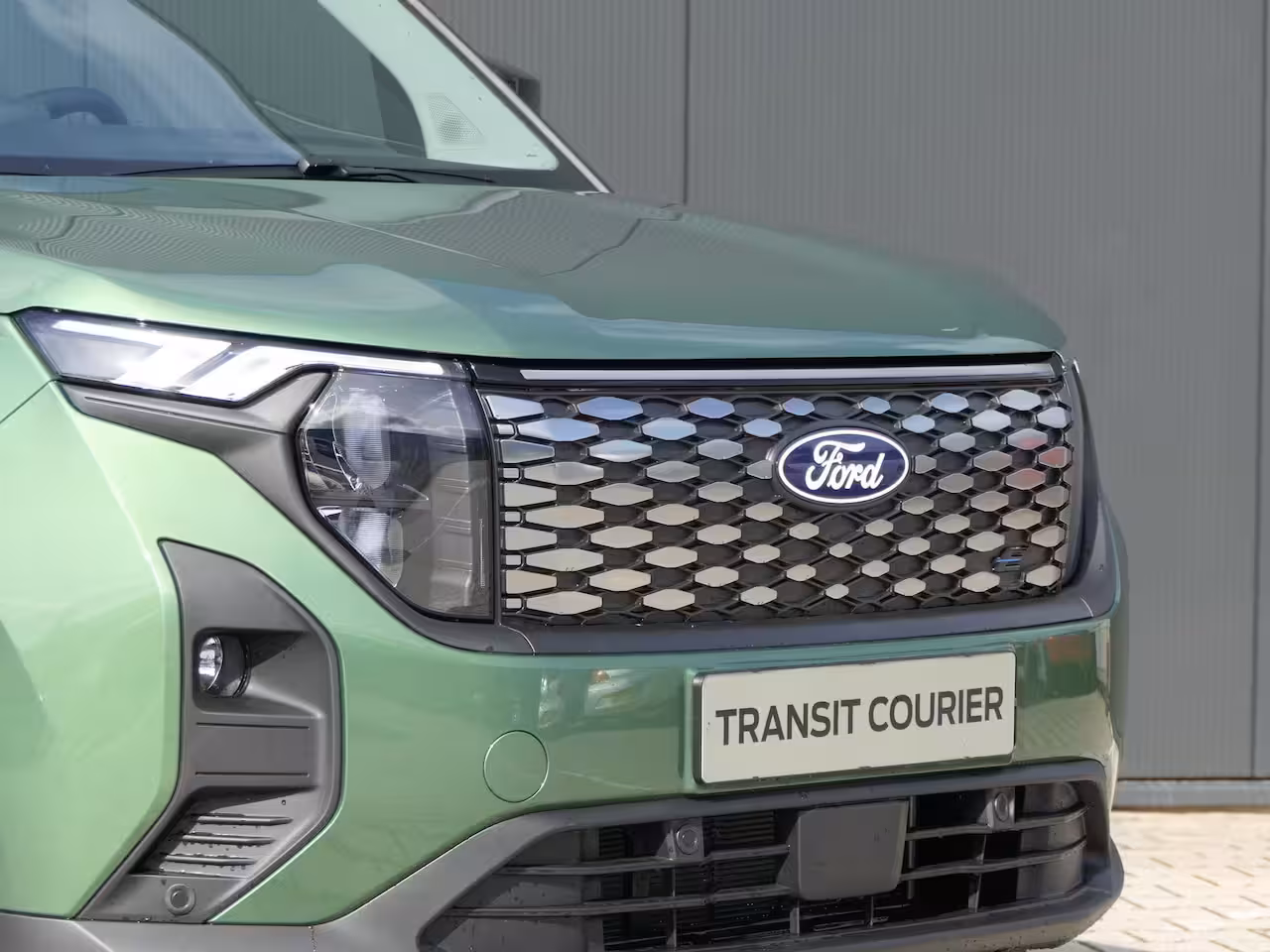 Ford Tourneo Courier BEV Titanium | Achterlichten LED | BLIS met Cross Traffic Alert | Dagrijlicht LED