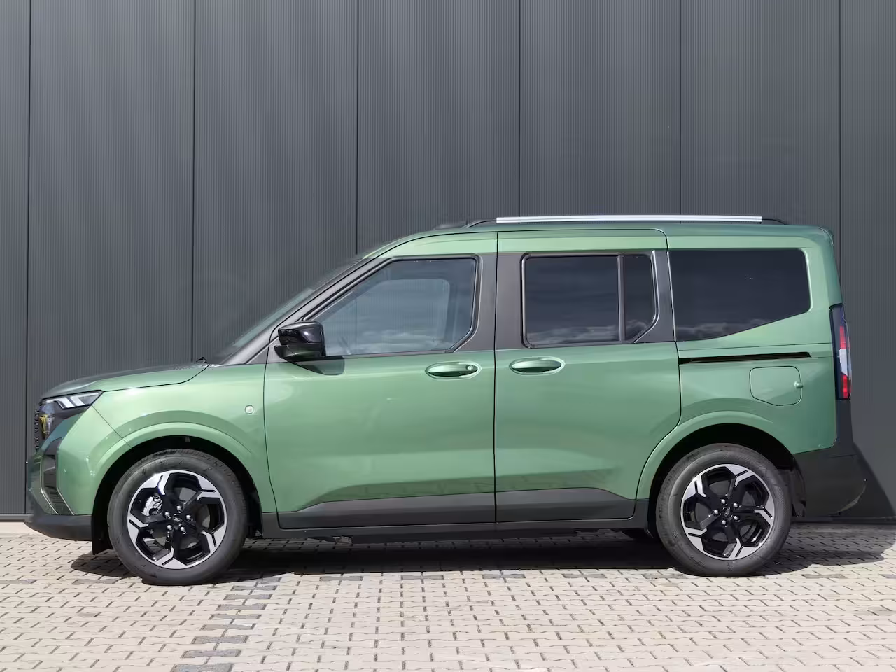 Ford Tourneo Courier BEV Titanium | Achterlichten LED | BLIS met Cross Traffic Alert | Dagrijlicht LED