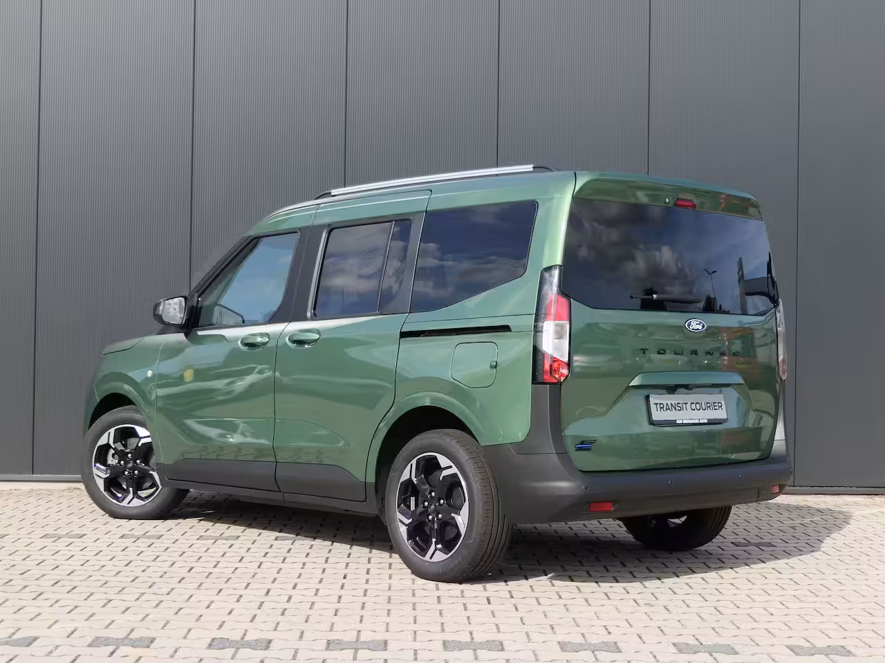Ford Tourneo Courier BEV Titanium | Achterlichten LED | BLIS met Cross Traffic Alert | Dagrijlicht LED