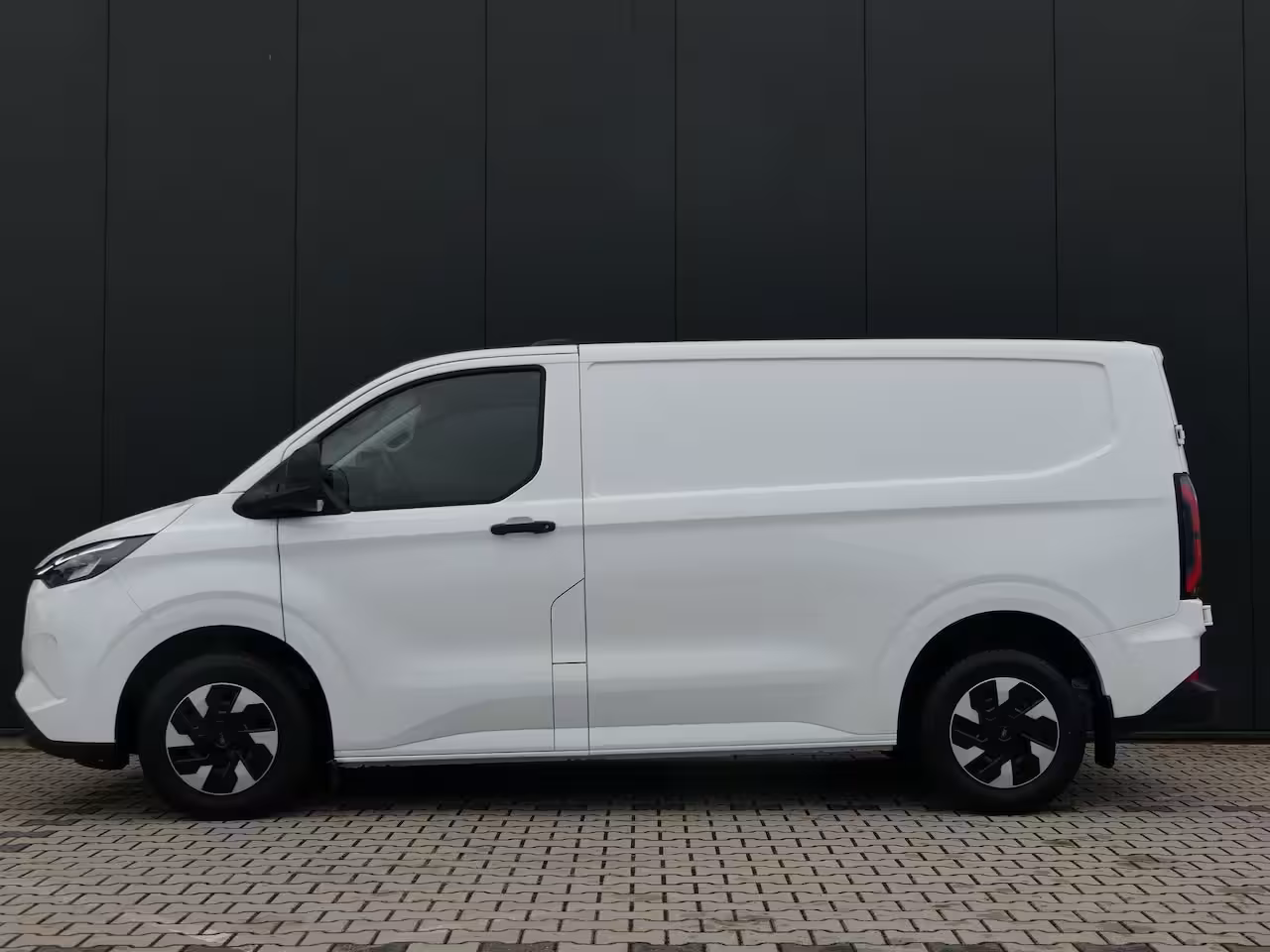 Ford Transit Custom E-Transit 320 L1H1 Trend 71 kWh | Camera | Cruise Control | CarPlay/Android Auto | Bijrijd
