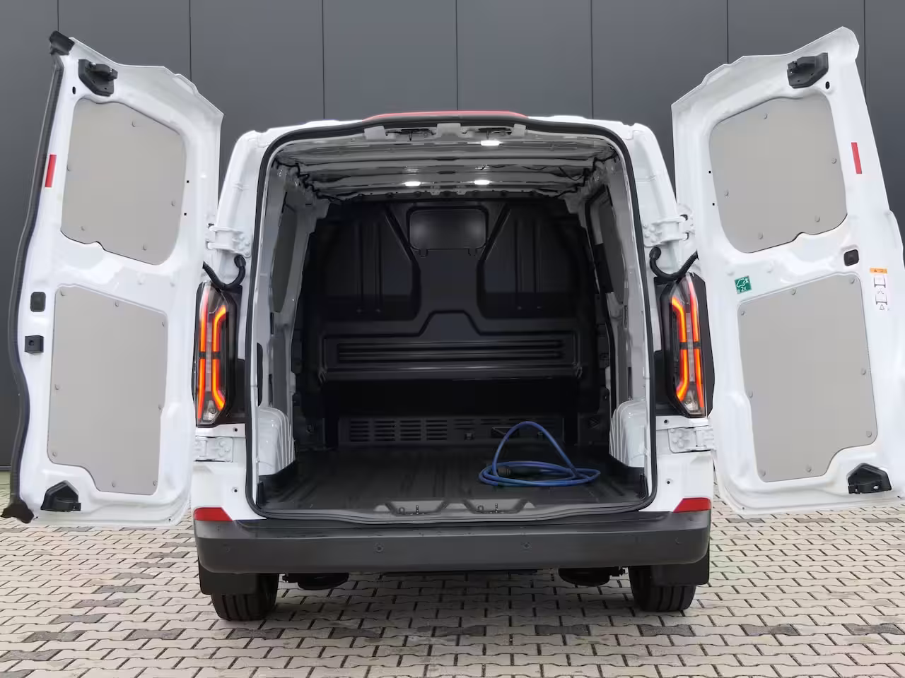 Ford Transit Custom E-Transit 320 L1H1 Trend 71 kWh | Camera | Cruise Control | CarPlay/Android Auto | Bijrijd