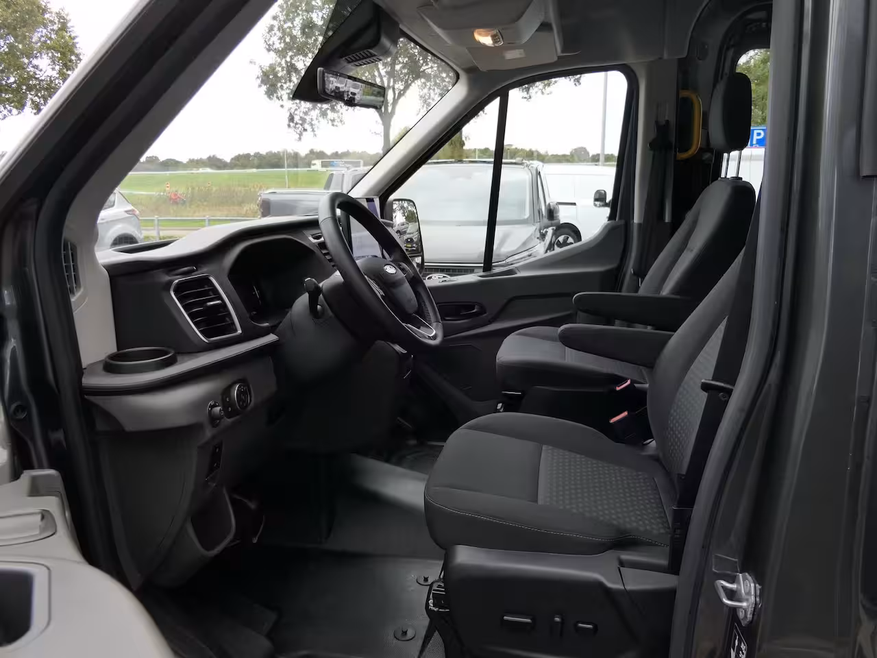 Ford E-Transit L3H3 89kwh Dubbele Cabine | Adaptive Cruise | BLIS | 5-Persoons | Navigatie | Stoelverwarm