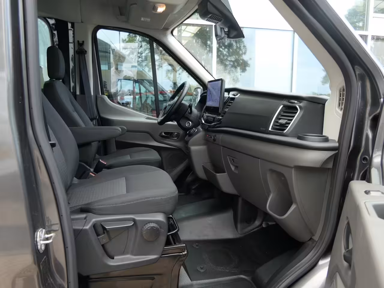 Ford E-Transit L3H3 89kwh Dubbele Cabine | Adaptive Cruise | BLIS | 5-Persoons | Navigatie | Stoelverwarm