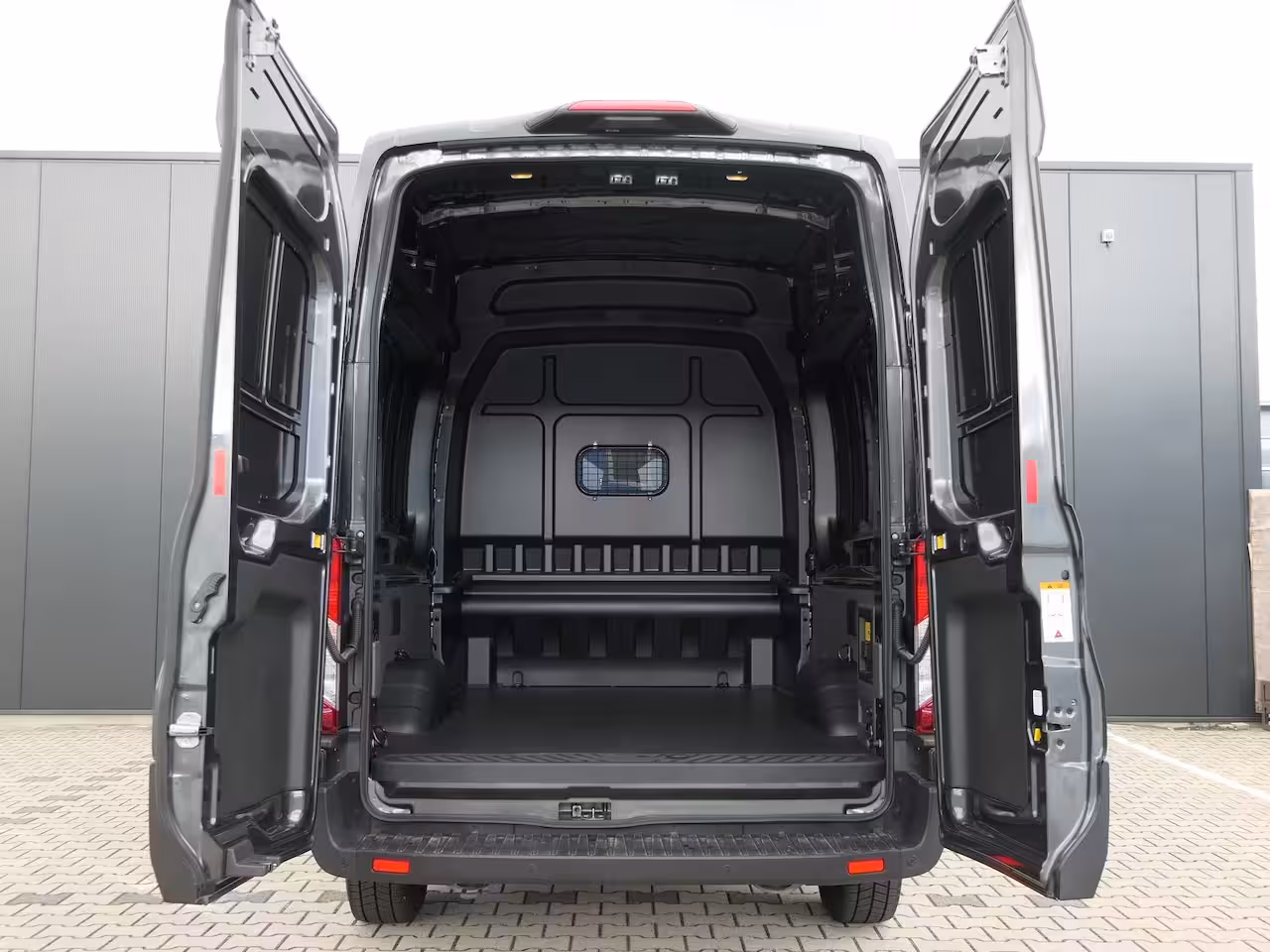 Ford E-Transit L3H3 89kwh Dubbele Cabine | Adaptive Cruise | BLIS | 5-Persoons | Navigatie | Stoelverwarm