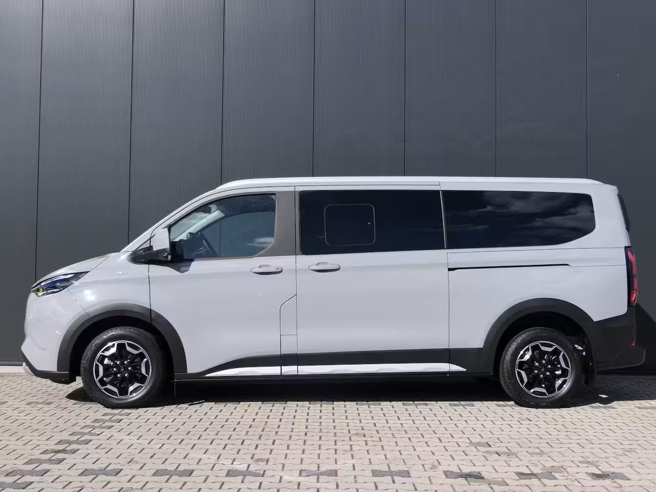 Ford Transit Custom Tourneo 340 2.5 PHEV L2H1 Active | Adaptive Cruise | BLIS | 360 Camera | Full LED | 9 Persoons | C