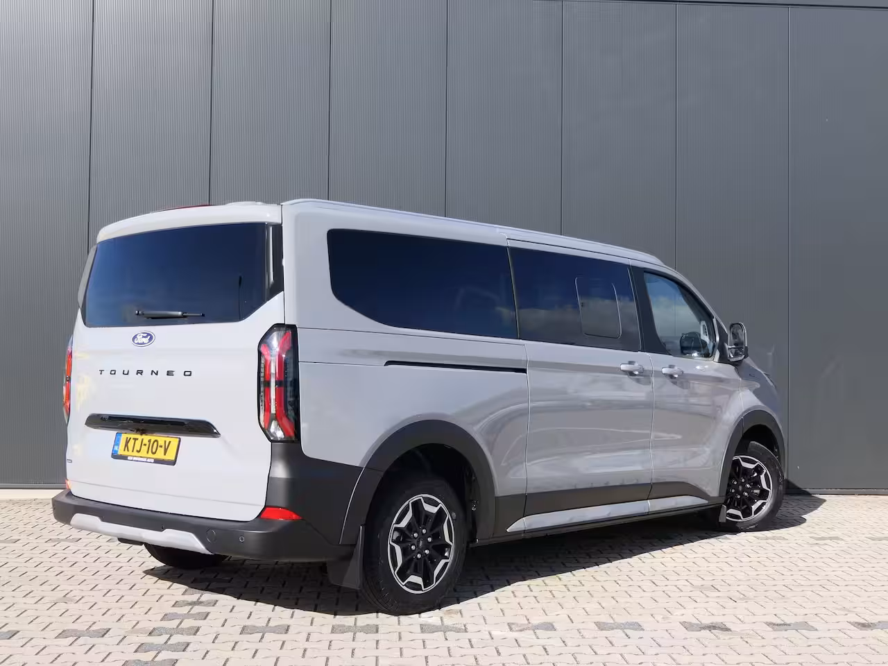 Ford Transit Custom Tourneo 340 2.5 PHEV L2H1 Active | Adaptive Cruise | BLIS | 360 Camera | Full LED | 9 Persoons | C