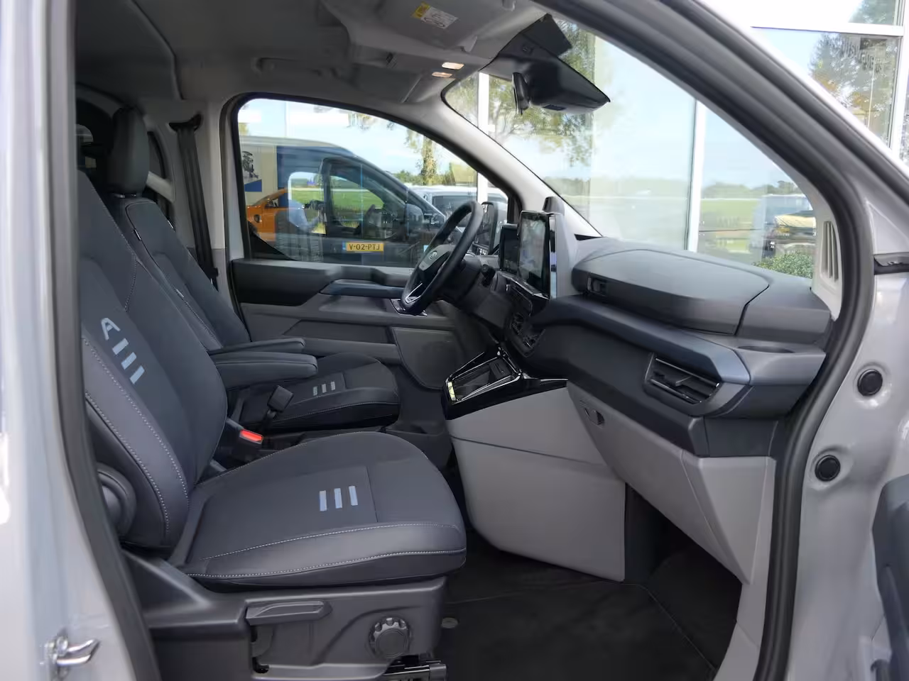 Ford Transit Custom Tourneo 340 2.5 PHEV L2H1 Active | Adaptive Cruise | BLIS | 360 Camera | Full LED | 9 Persoons | C