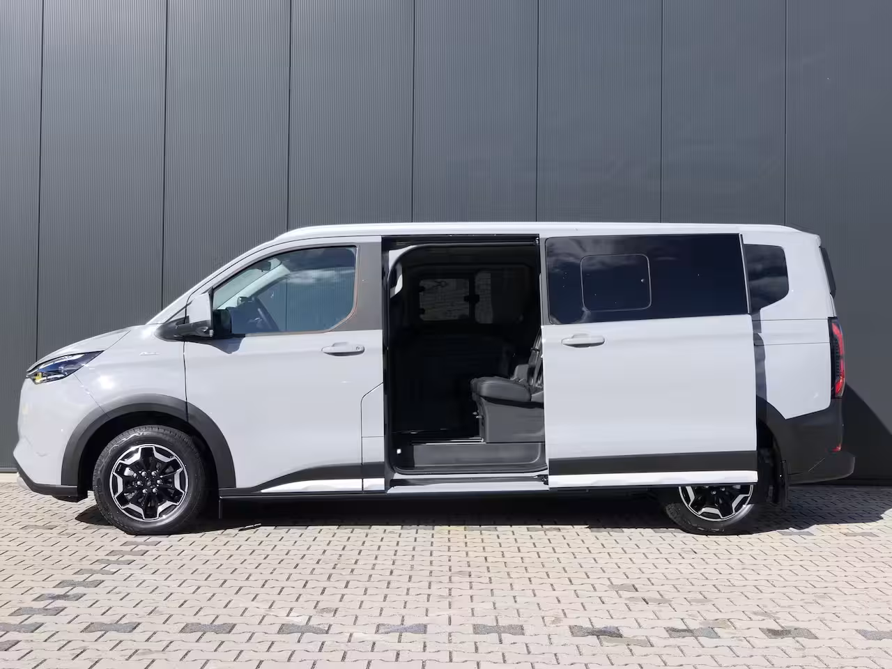Ford Transit Custom Tourneo 340 2.5 PHEV L2H1 Active | Adaptive Cruise | BLIS | 360 Camera | Full LED | 9 Persoons | C
