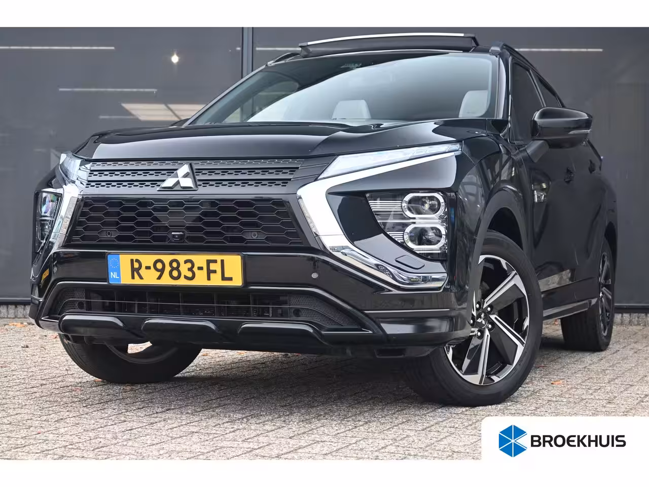 Mitsubishi Eclipse Cross 2.4 PHEV Instyle | Schuif-/Kanteldak | Navigatie | Leder | HUD | Achteruitrijcamera | Stoe