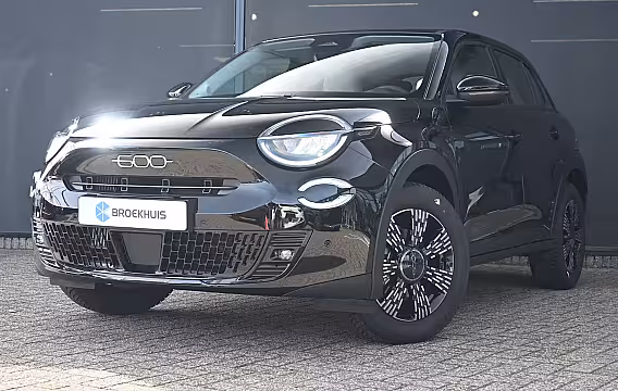 Fiat 600 1.2 Hybrid ICON 145pk VOORRAAD-ACTIE | 8 Jaar Fabrieksgarantie | Carplay | Parkeersensoren