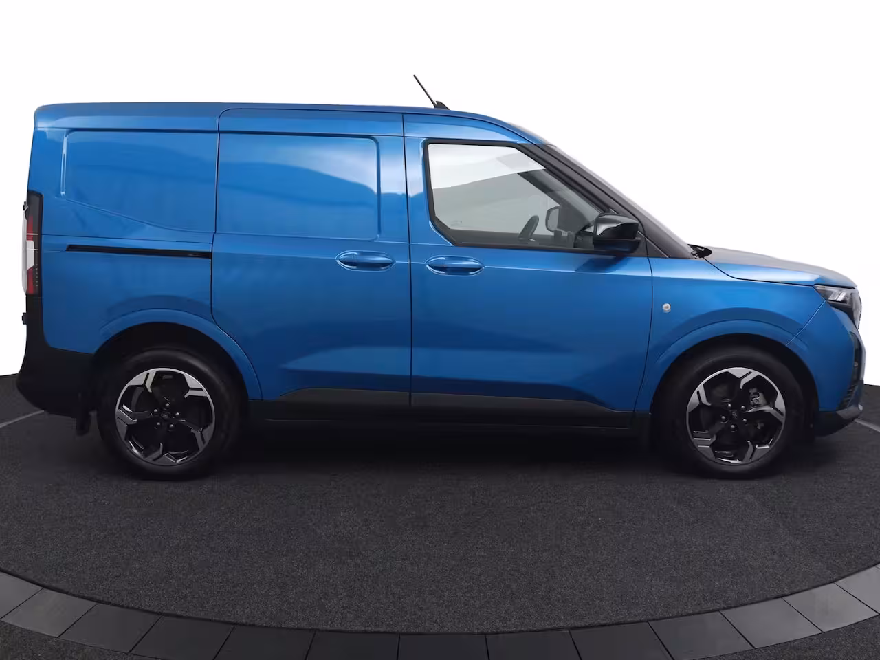 Ford Transit Courier E-Transit Limited 44 kWh | Camera | Adaptive Cruise | BLIS | Lichtmetalen Velgen | Stoelve