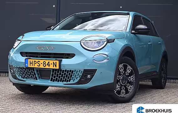 Fiat 600 1.2 Hybrid Urban 110pk | Pack Style + Winter + Comfort | Navigatie | Stoelverwarming | Voo