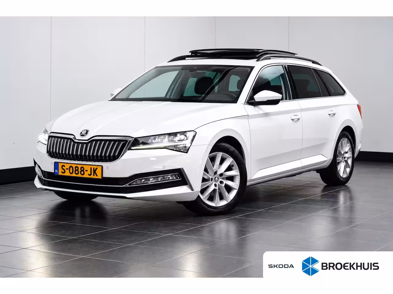 Skoda Superb Combi 1.4 TSI iV 218PK PHEV DSG-6 Business Edition Plus | PANORAMADAK | STUUR+STOELVERW. | CAMER