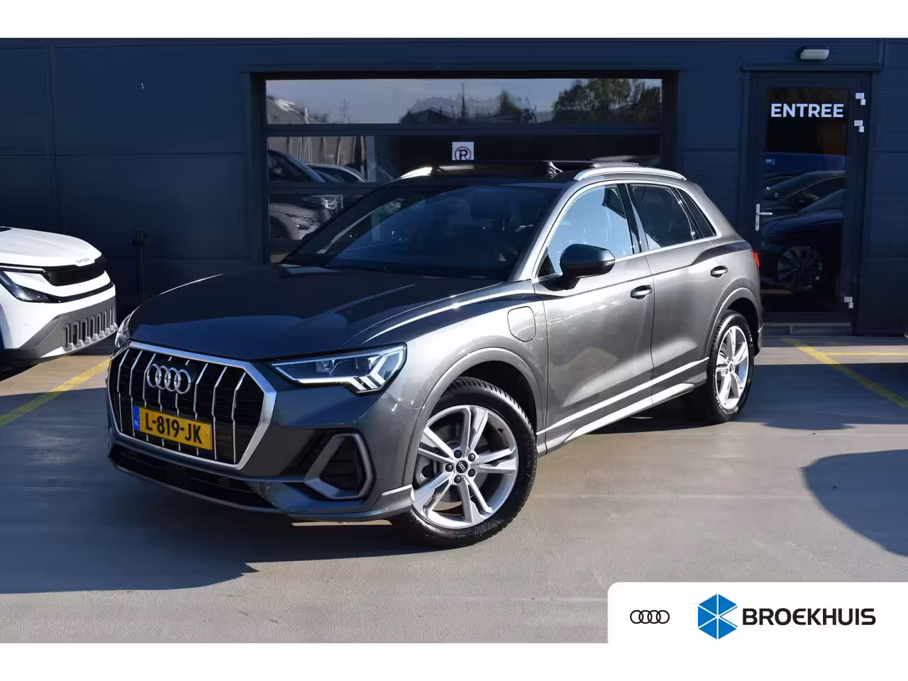 Audi Q3 45 TFSI e S edition | S-Line in- en exterieur | Schuif-kanteldak | Dode hoek detectie | Ba