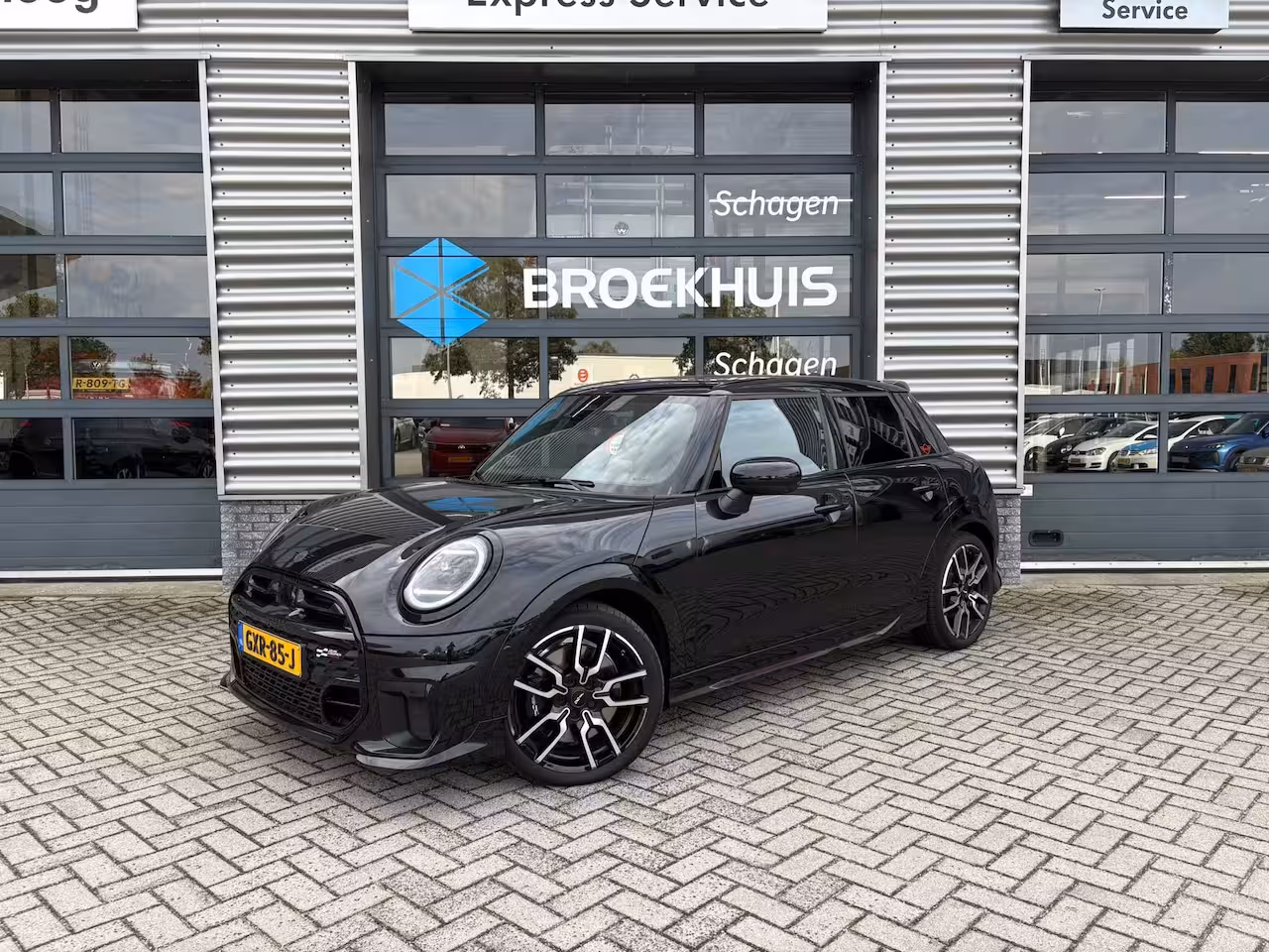 Mini 5-Deurs 2.0 Cooper S John Cooper Works XL 204 pk | Achteruitrijcamera | Panoramadak | Apple Carpla