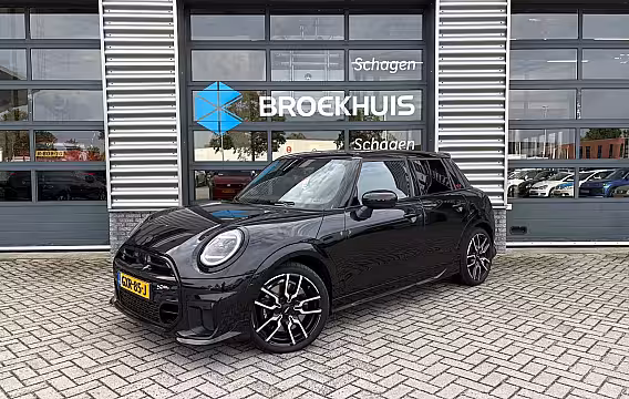 Mini 5-Deurs 2.0 Cooper S John Cooper Works XL 204 pk | Achteruitrijcamera | Panoramadak | Apple Carpla
