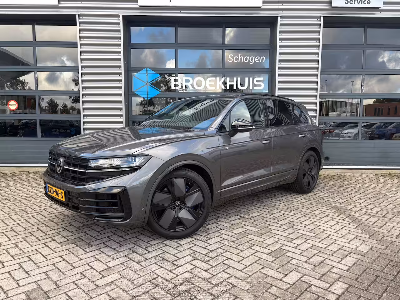 Volkswagen Touareg 3.0 TSi eHybrid 4MOTION 462 pk R-line | Trekhaak elek. uitklapbaar | 21 inch LM-Velgen | A