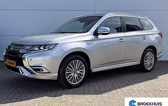 Mitsubishi Outlander 2.4 PHEV Intense / Trekhaak ( 1500 kg ) / Apple Carplay/Android Auto / Cruise control / |