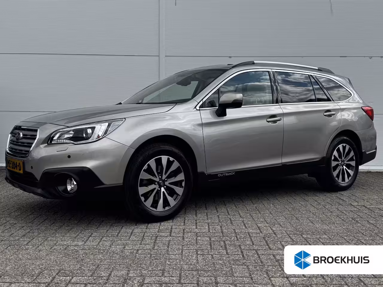 Subaru Outback 2.5i Premium / Trekhaak 2000 kg / 10-2017 / duurste uitvoering / zeer nette auto / goed on