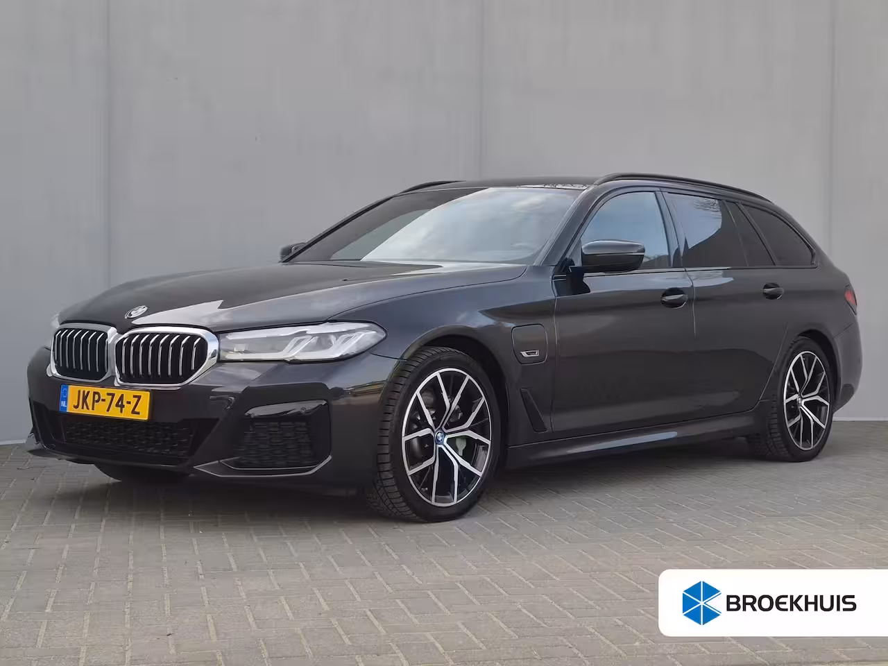 BMW 5-serie Touring 530e xDrive Business Edition Plus / Accu SOH 98% / M-Sport / Drie fase laden / Apple Carpl