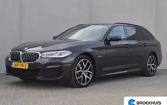 BMW 5-serie Touring 530e xDrive Business Edition Plus / Accu SOH 98% / M-Sport / Drie fase laden / Apple Carpl