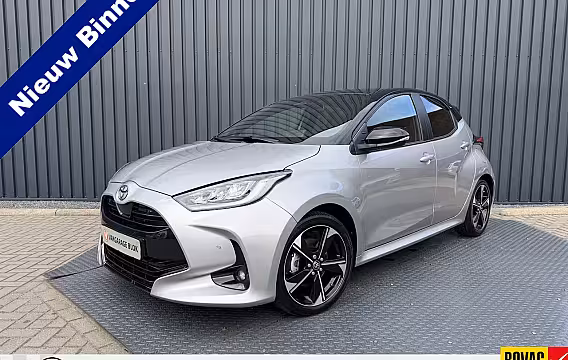 Toyota Yaris 1.5 Hybrid 130 Executive / Bi tone | Pano dak | JBL | PDC A+V | 10 jr GARANTIE | Rijklaar