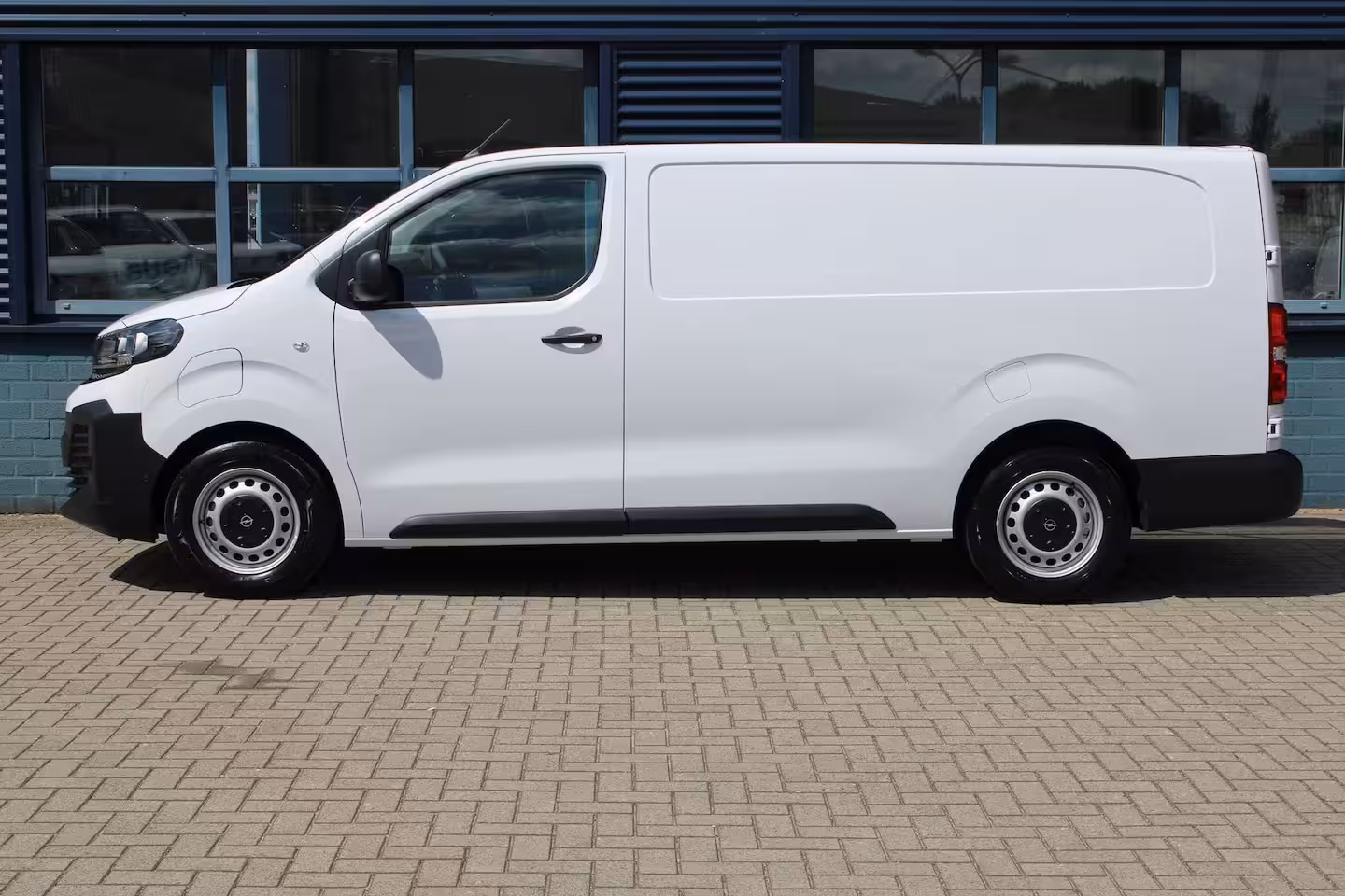 Opel Vivaro Electric Standaard - | Elektrisch bedienbare en verwarmde buitenspiegels | Multi-mode toggle (ECO,