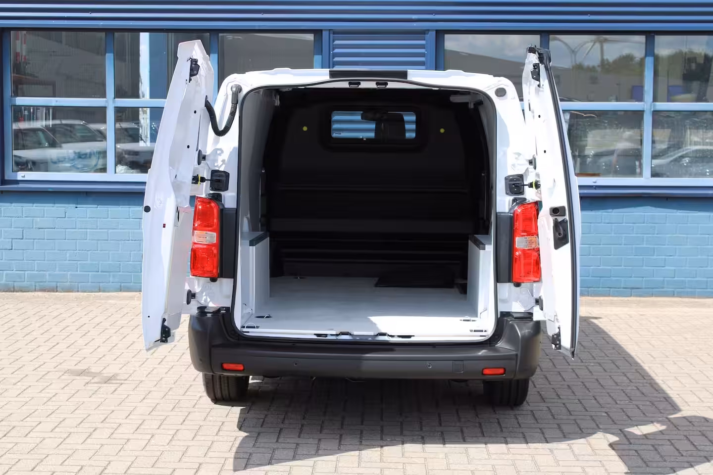 Opel Vivaro Electric Standaard - | Elektrisch bedienbare en verwarmde buitenspiegels | Multi-mode toggle (ECO,