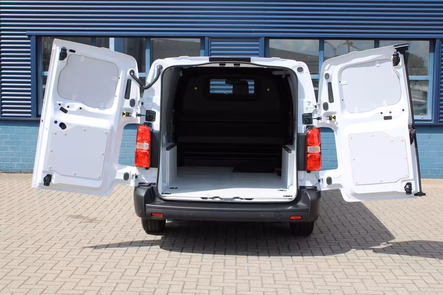 Opel Vivaro Electric Standaard - | Elektrisch bedienbare en verwarmde buitenspiegels | Multi-mode toggle (ECO,