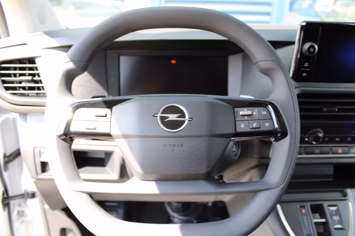 Opel Vivaro Electric Standaard - | Elektrisch bedienbare en verwarmde buitenspiegels | Multi-mode toggle (ECO,
