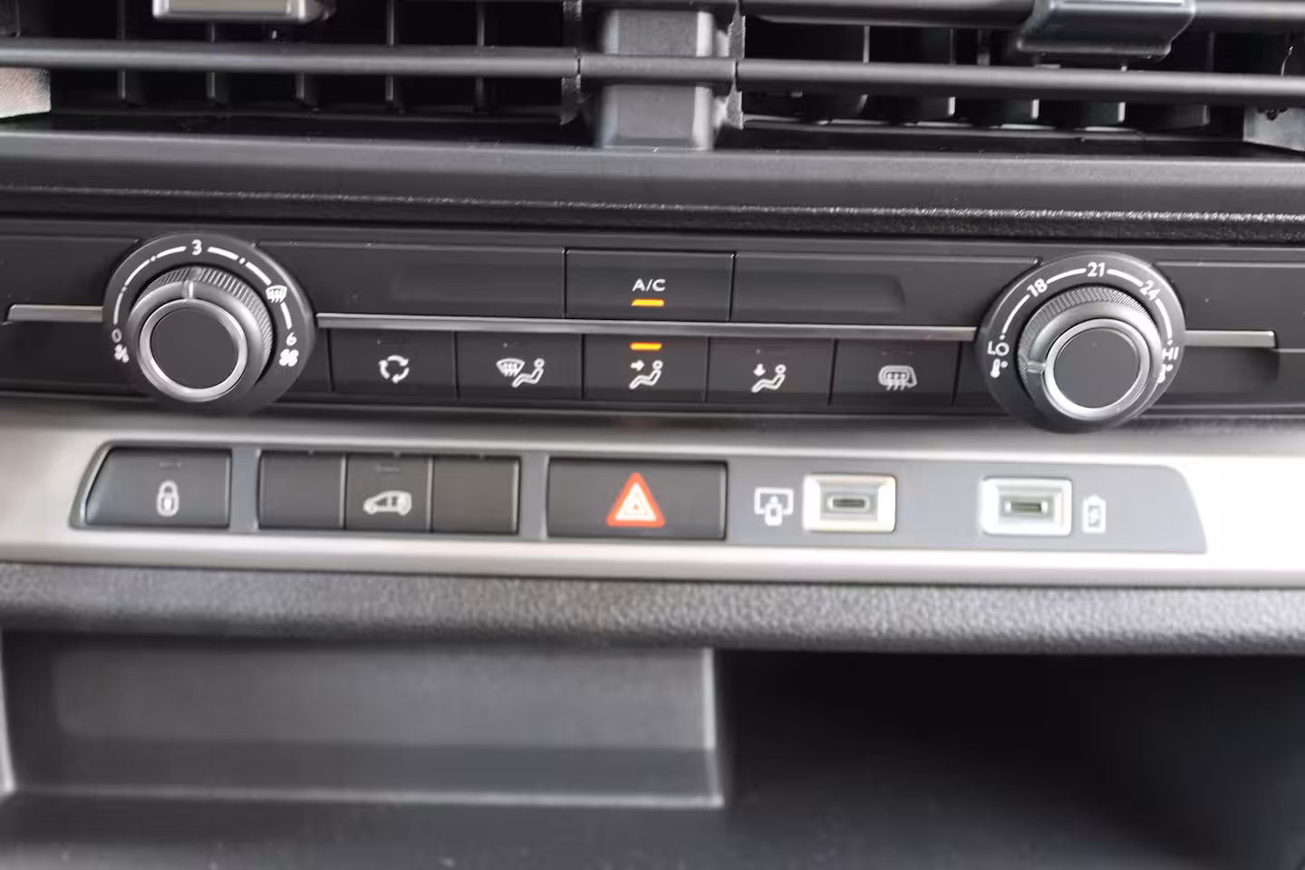 Opel Vivaro Electric Standaard - | Elektrisch bedienbare en verwarmde buitenspiegels | Multi-mode toggle (ECO,