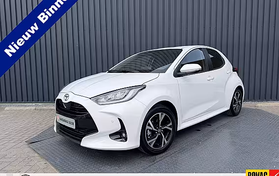 Toyota Yaris 1.5 Hybrid 115 First Edition | Facelift model | BSM | PDC V+A | Rijklaar