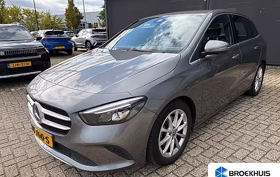 Mercedes-Benz B-klasse 180 Launch Edition | Navigatie | Elektr. Stoelen | 360 Camera | Climate Control | Cruise C
