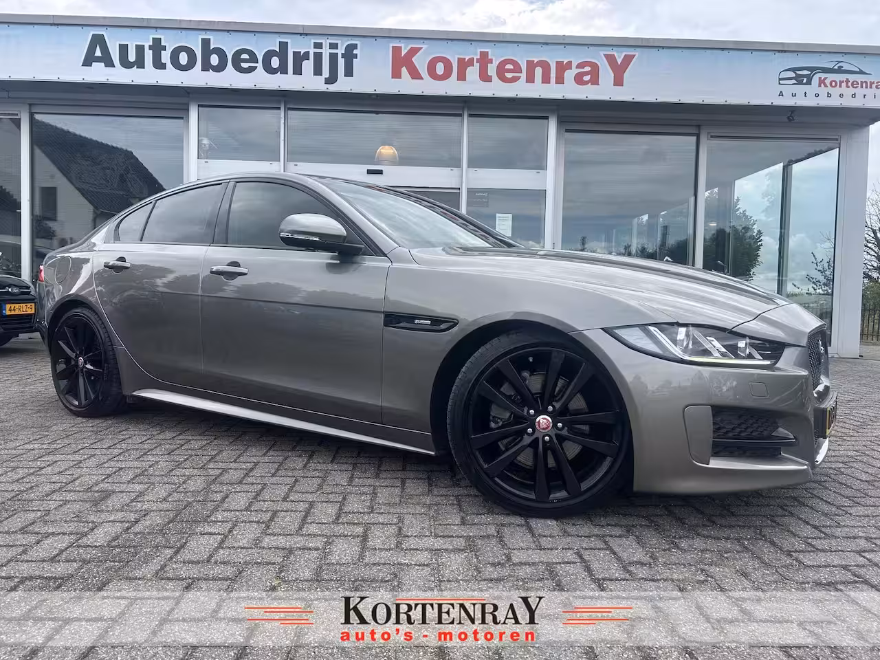 Jaguar XE 2.0 Portfolio R Sport Black Pack/Bomvol opties/Speciale kleurstelling/Nieuwstaat