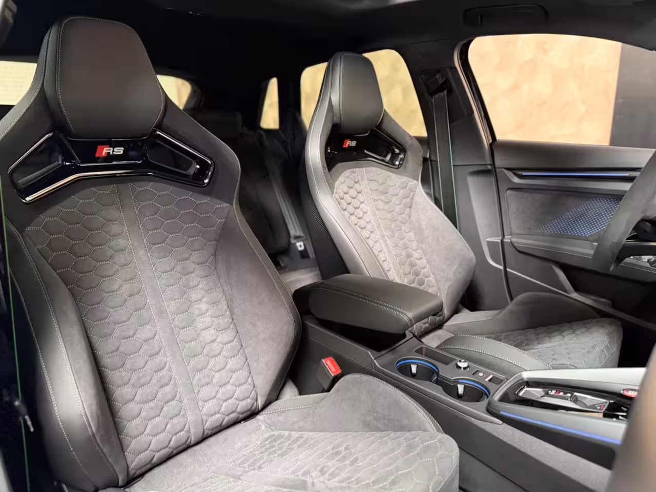 Audi RS3 Sportback 2.5 TFSI RS 3 quattro | Pano | carbon | Kuipstoelen | ACC | Keyless | Sfeerverli