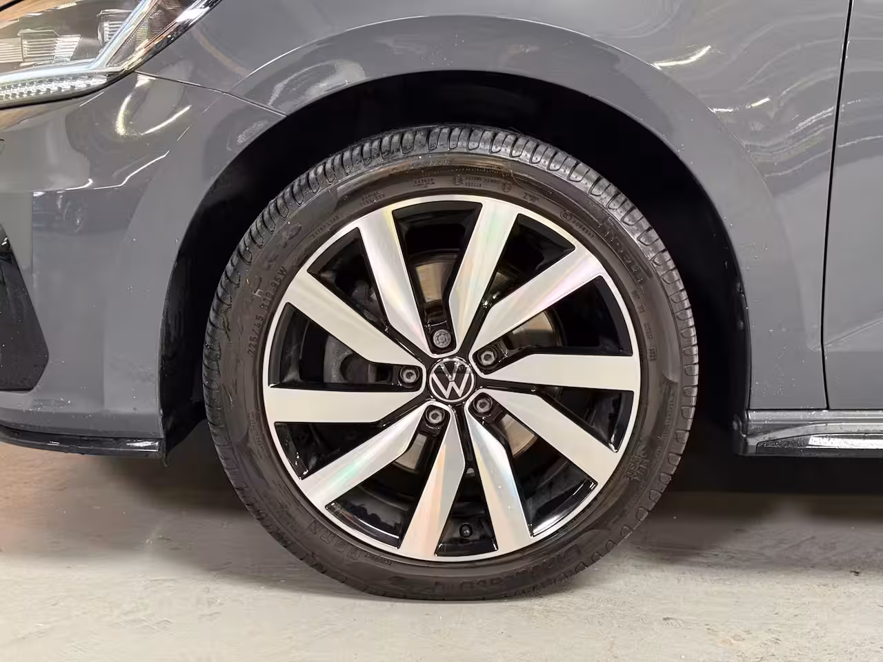 Volkswagen Touran 1.4 TSI Highline Business R 7p | Pano | Trekhaak | Stoel/Stuur verwarming | Camera | Carpl