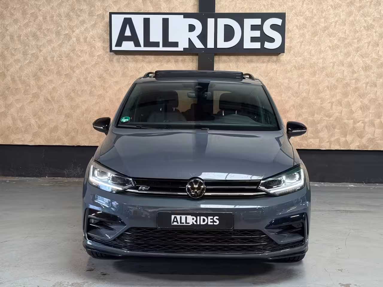 Volkswagen Touran 1.4 TSI Highline Business R 7p | Pano | Trekhaak | Stoel/Stuur verwarming | Camera | Carpl