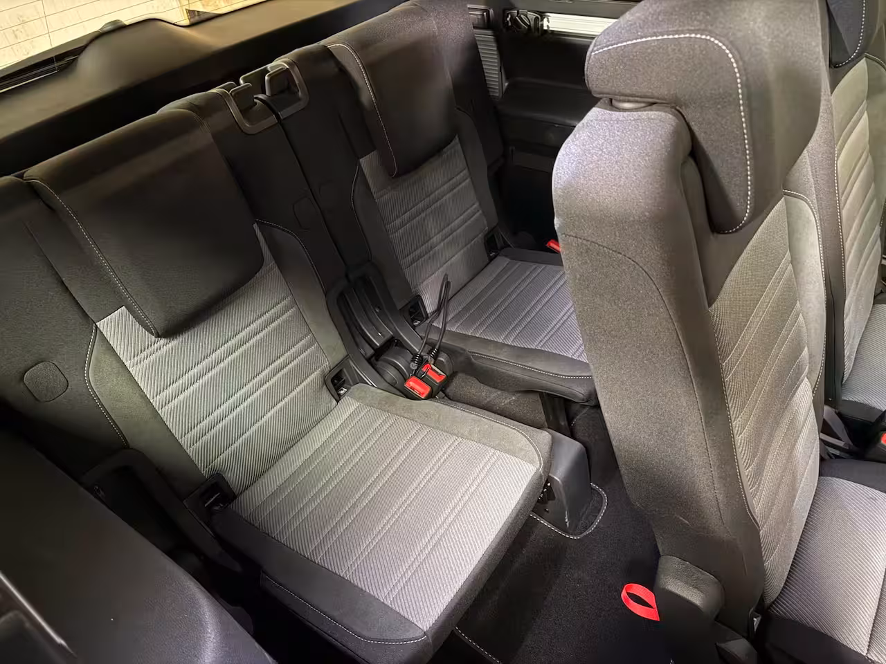 Volkswagen Touran 1.4 TSI Highline Business R 7p | Pano | Trekhaak | Stoel/Stuur verwarming | Camera | Carpl