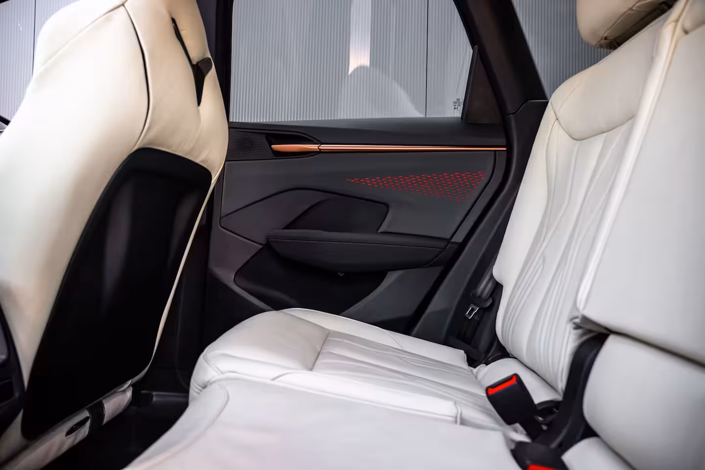 Cupra Terramar 1.5 TSI e-Hybrid 272pk VZ Performance | Leder | Panoramadak | Trekhaak | 360 Camera | Senn